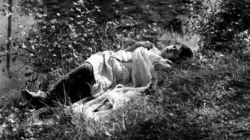 Un frame dal film ‘Mouchette. Tutta la vita in una notte’